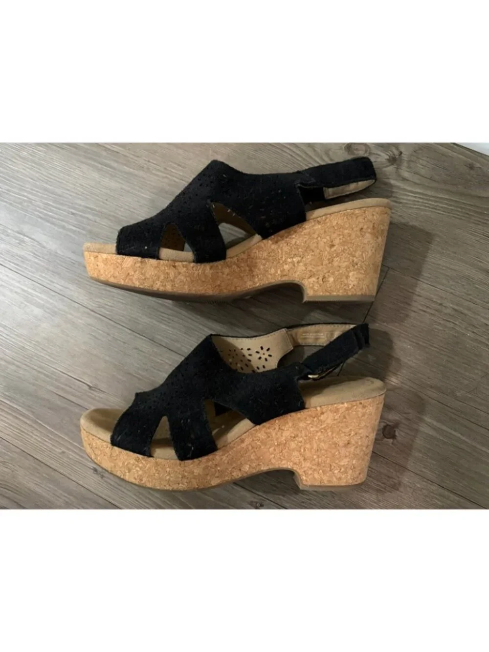 Clarks Women's Giselle Bay Wedge Sandal Black Suede Open Toe Laser Cut US Sz 8